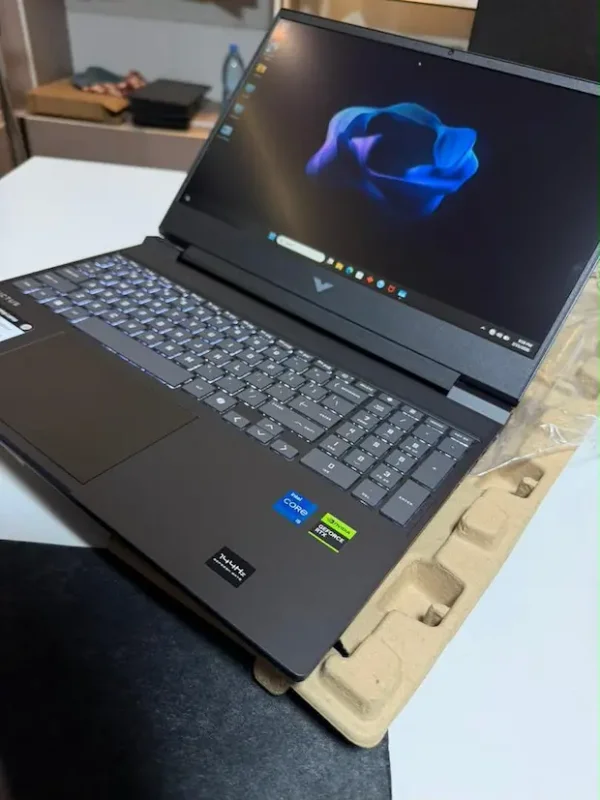 HP Victus 15 – Core i5 RTX 3050 8 Go VRAM HP Victus 15. Intel Core i5, 16 Go RAM et carte RTX 3050 (8 Go). Idéal pour le jeu et la 3D au Mali. Stock limité.