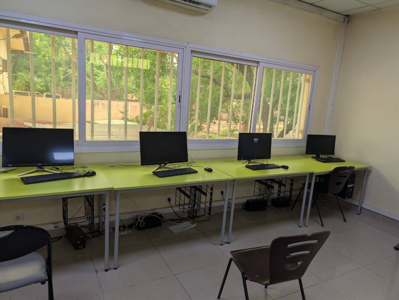 Postes de travail — Salle informatique, Bamako