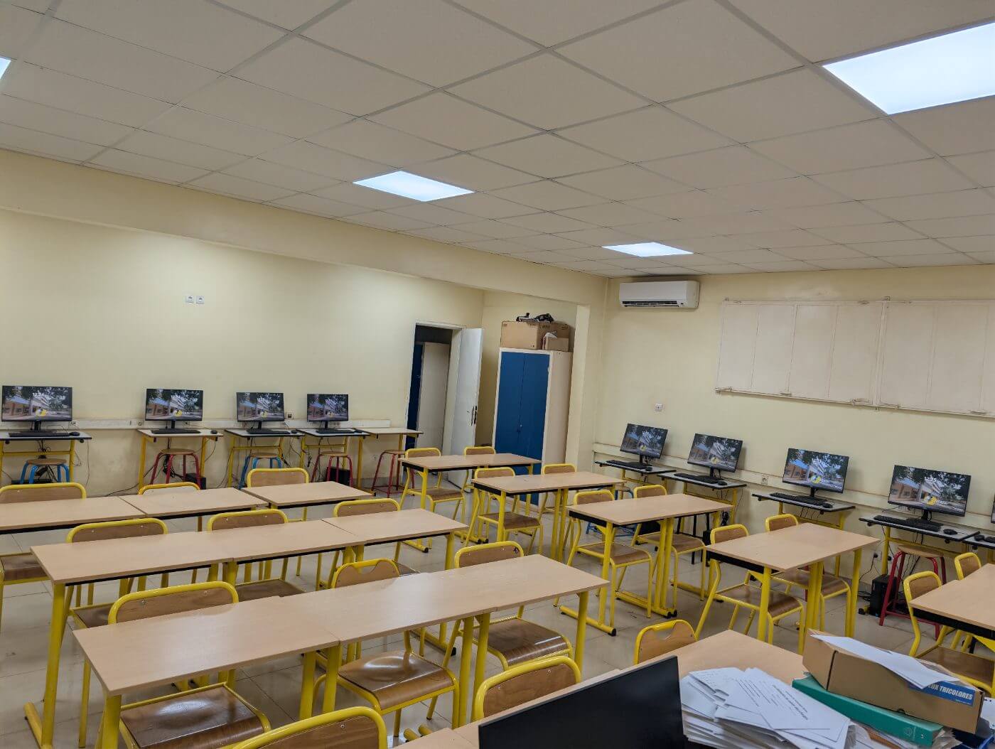 Salle de classe équipée — Bamako