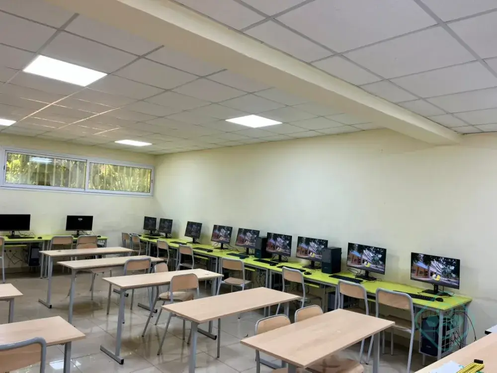 Salle informatique de 20 postes installée par BoulevardTech à Bamako
