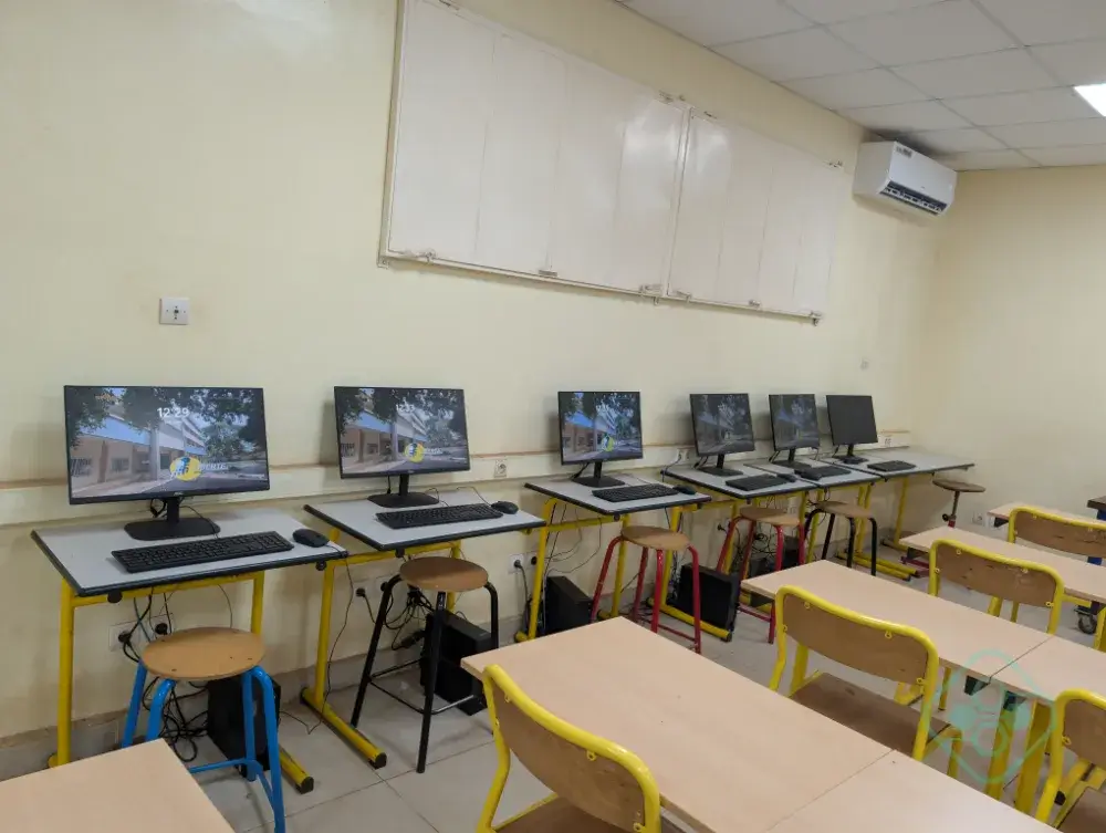 Salle multimédia équipée et câblée par les techniciens BoulevardTech à Bamako